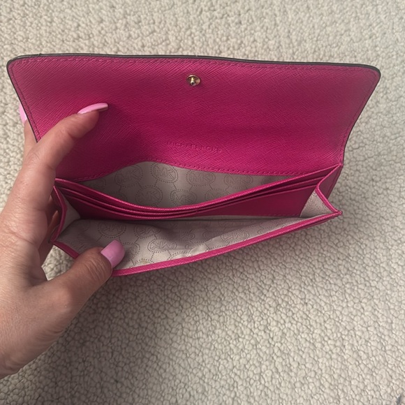 Michael Kors pink wallet - Picture 6 of 7